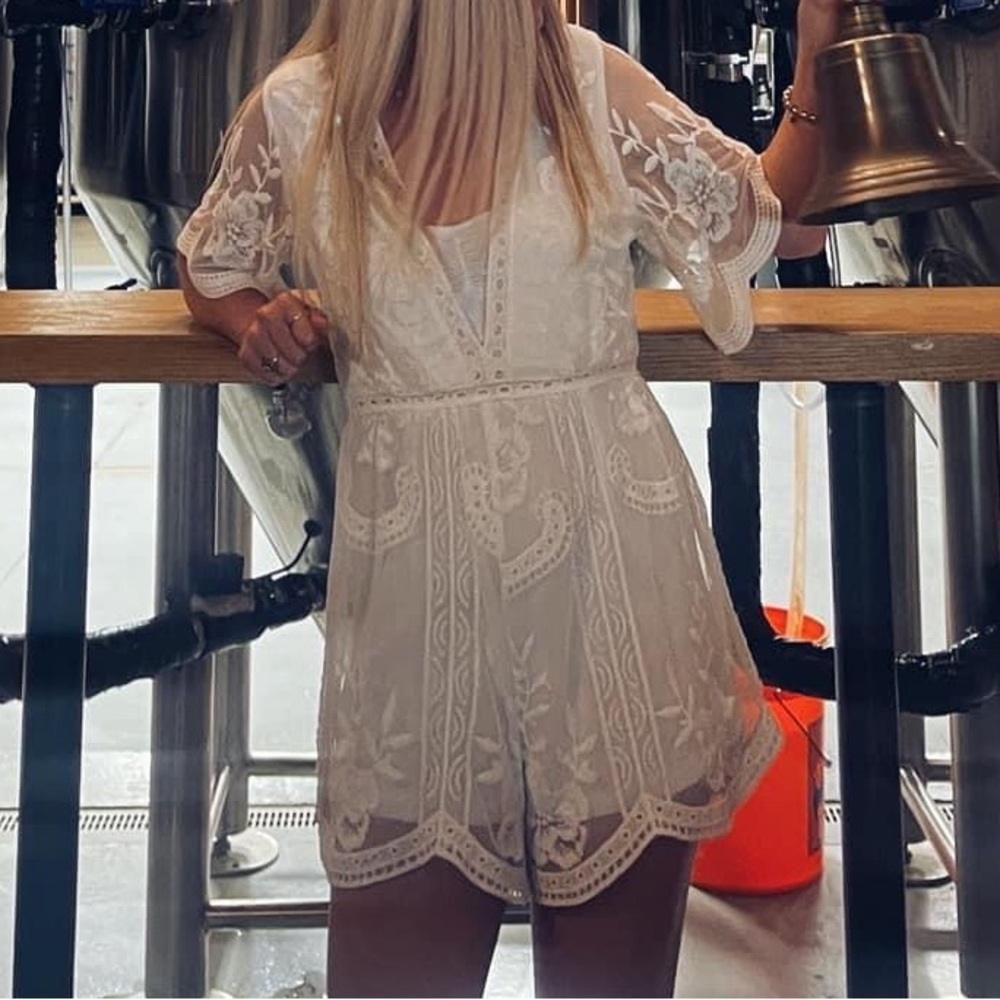 White Lace Romper- bundle 4 for 20$